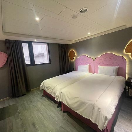 Check Inn Taichung Wenxin Zhongqing Luaran gambar