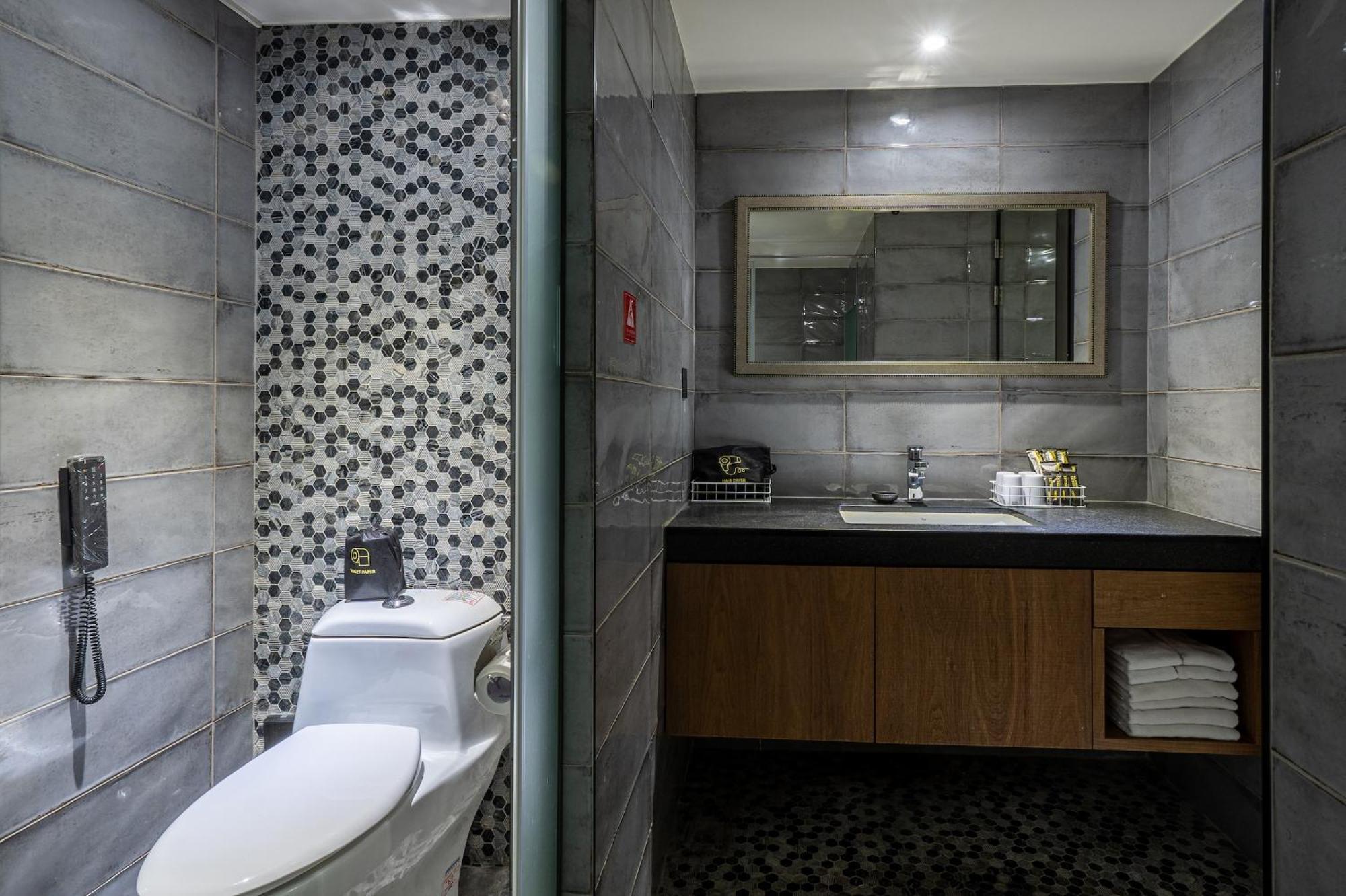Check Inn Taichung Wenxin Zhongqing Luaran gambar