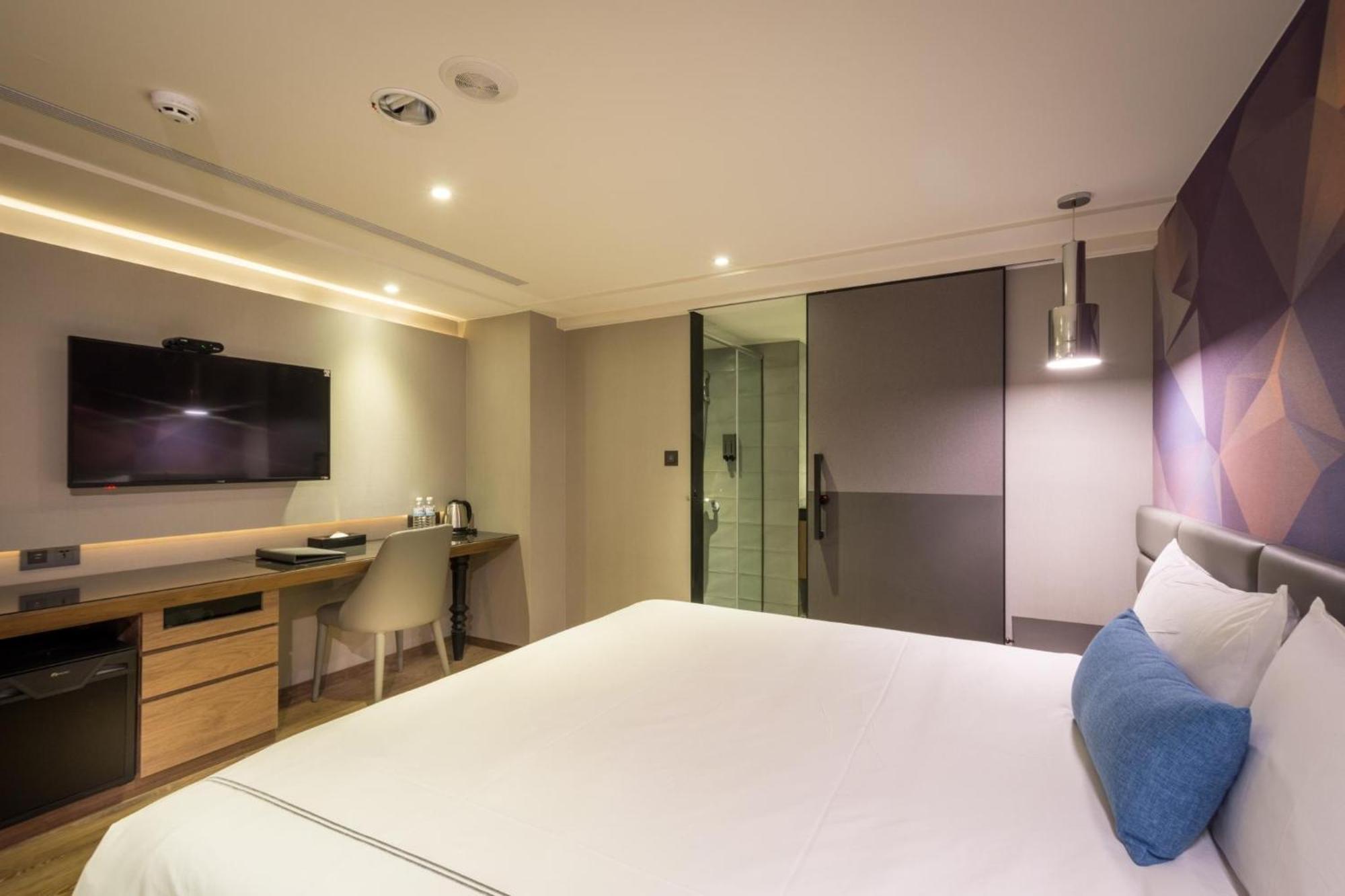 Check Inn Taichung Wenxin Zhongqing Luaran gambar