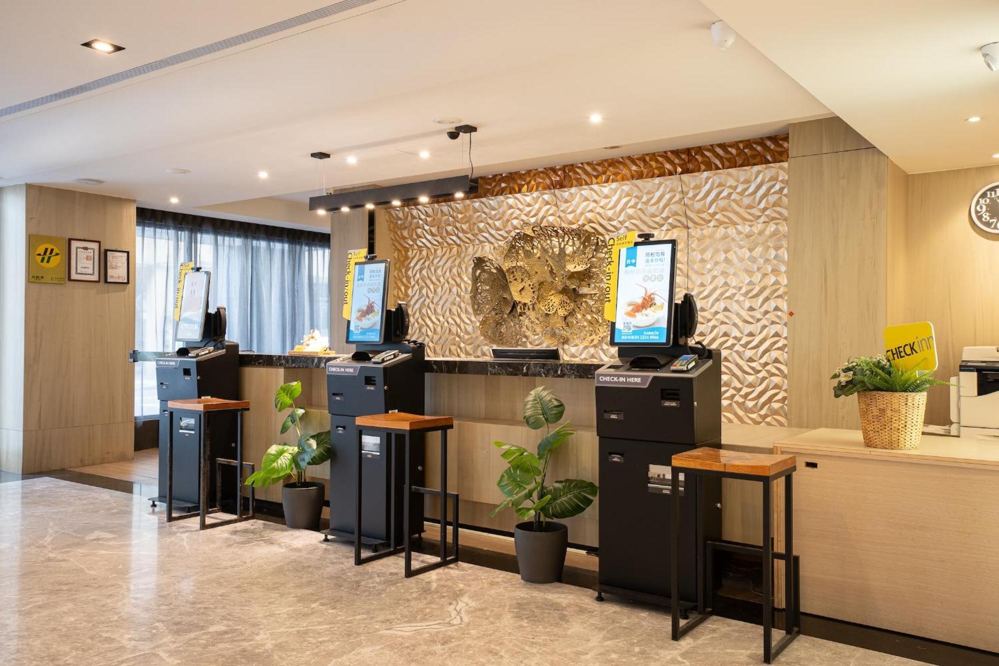 Check Inn Taichung Wenxin Zhongqing Luaran gambar