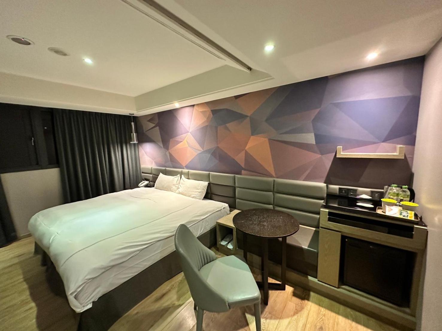 Check Inn Taichung Wenxin Zhongqing Luaran gambar